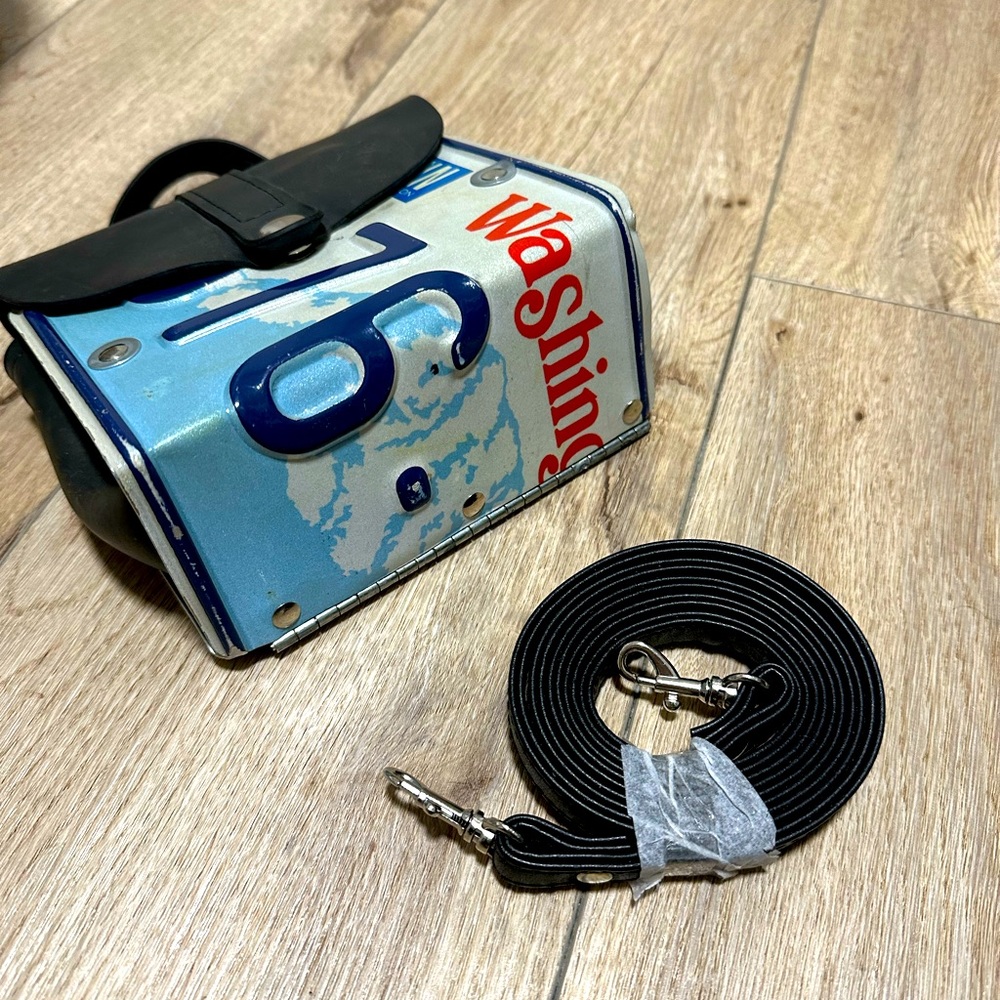 Washington Little Earth recycled license plate bag Y2K purse tires rubber Rainer